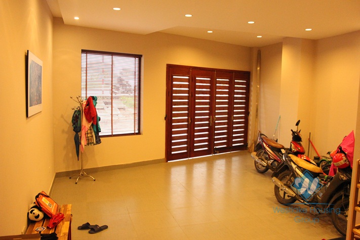 Office available for rent in Au Co street, Tay Ho, Hanoi